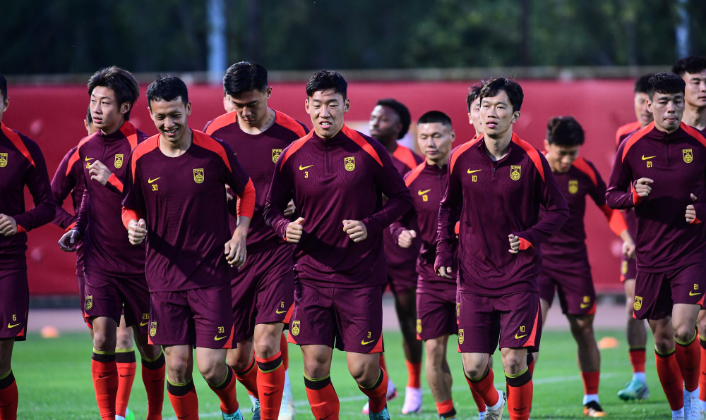 福地沈阳 喜迎国足——国足球员抵沈备战世预赛 首堂