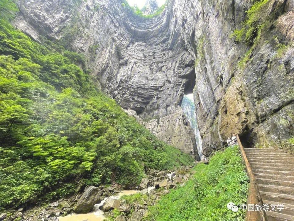 小岩湾天坑图片