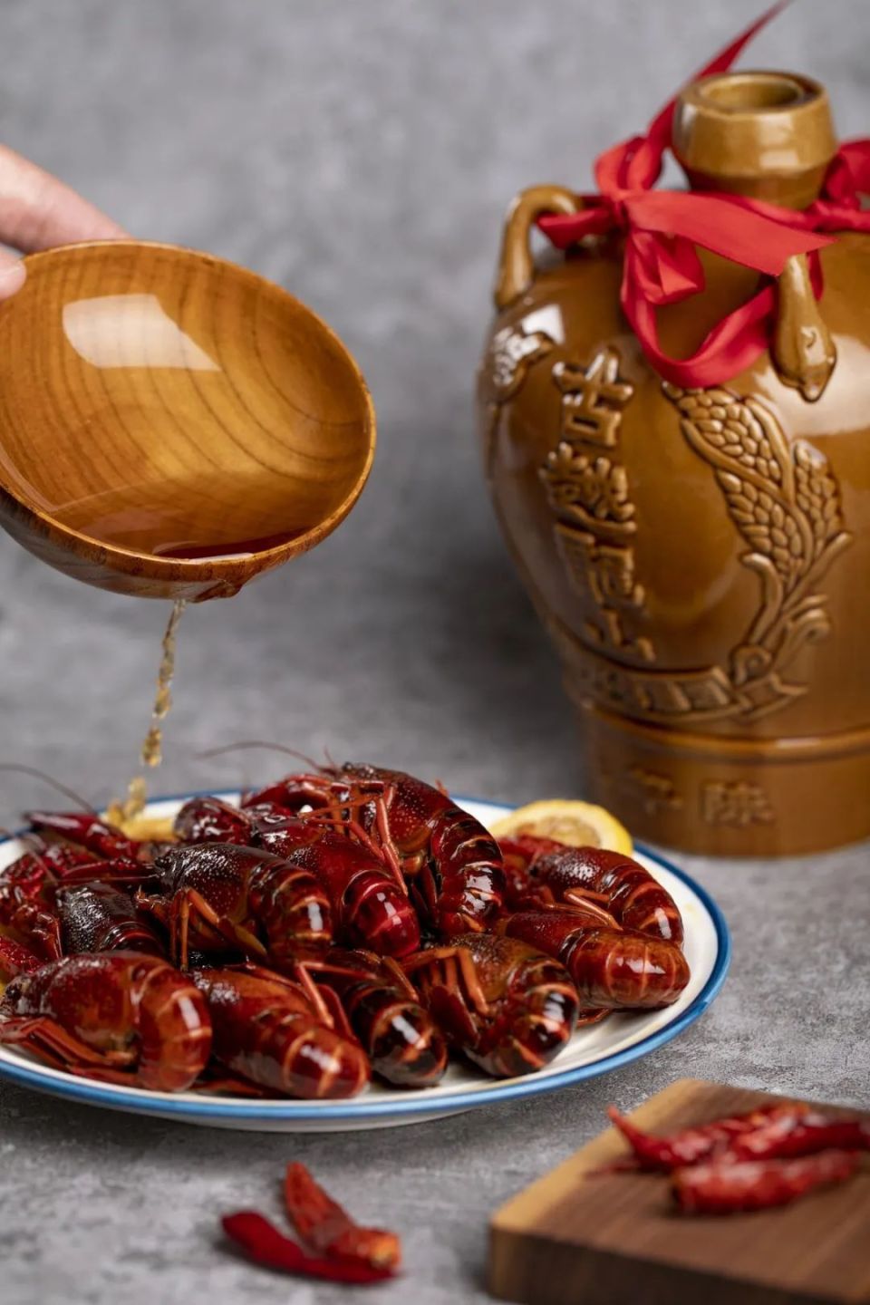 夏夜晚风,又到了吃小龙虾的季节,你预备嘬几斤?