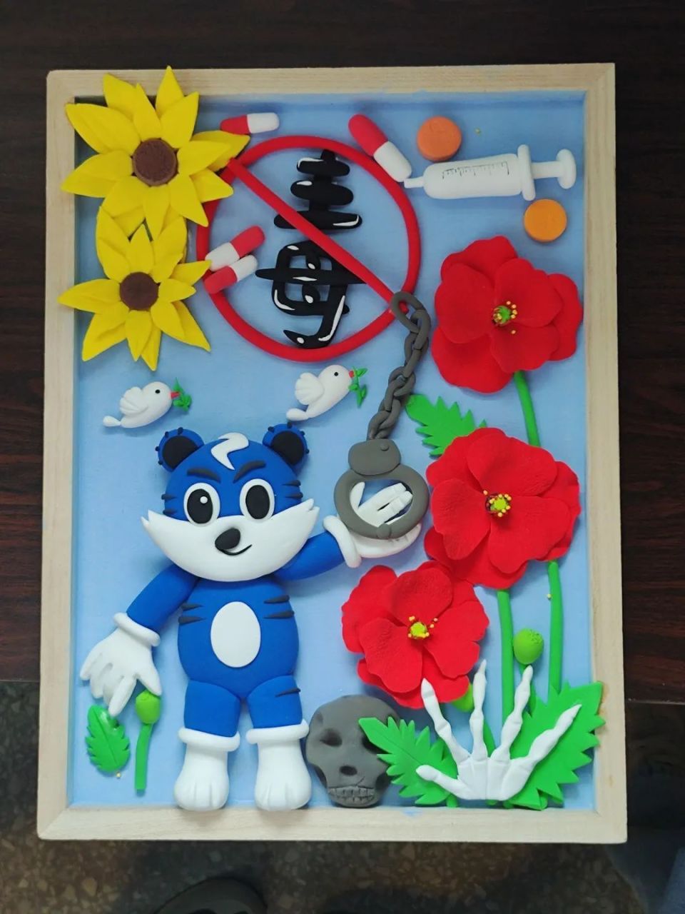 举行"粤虎邑虎齐行动 携手共建创无毒"禁毒环保手工创意比赛颁奖仪式