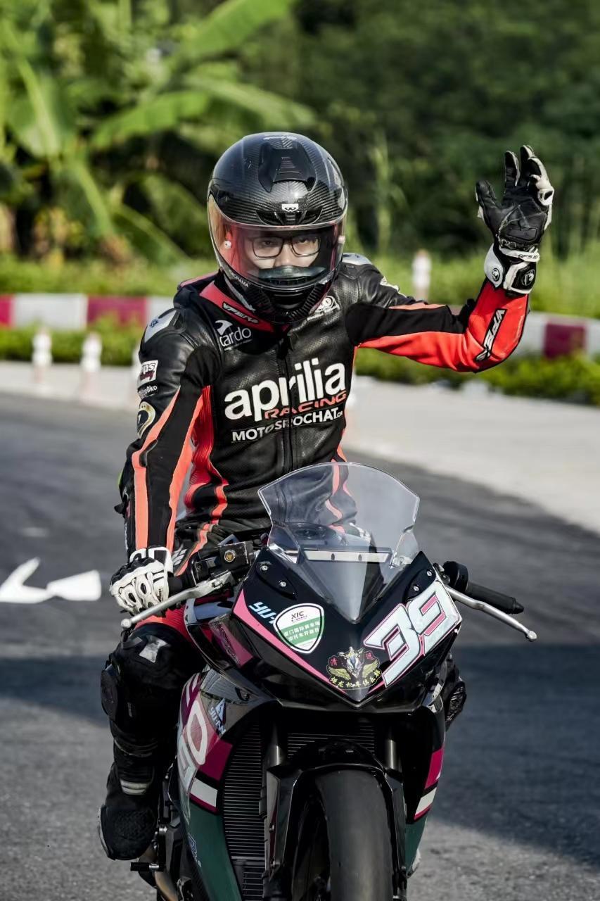 现实版"飞驰人生":广东摩托车手凭"散装"配件夺冠之路