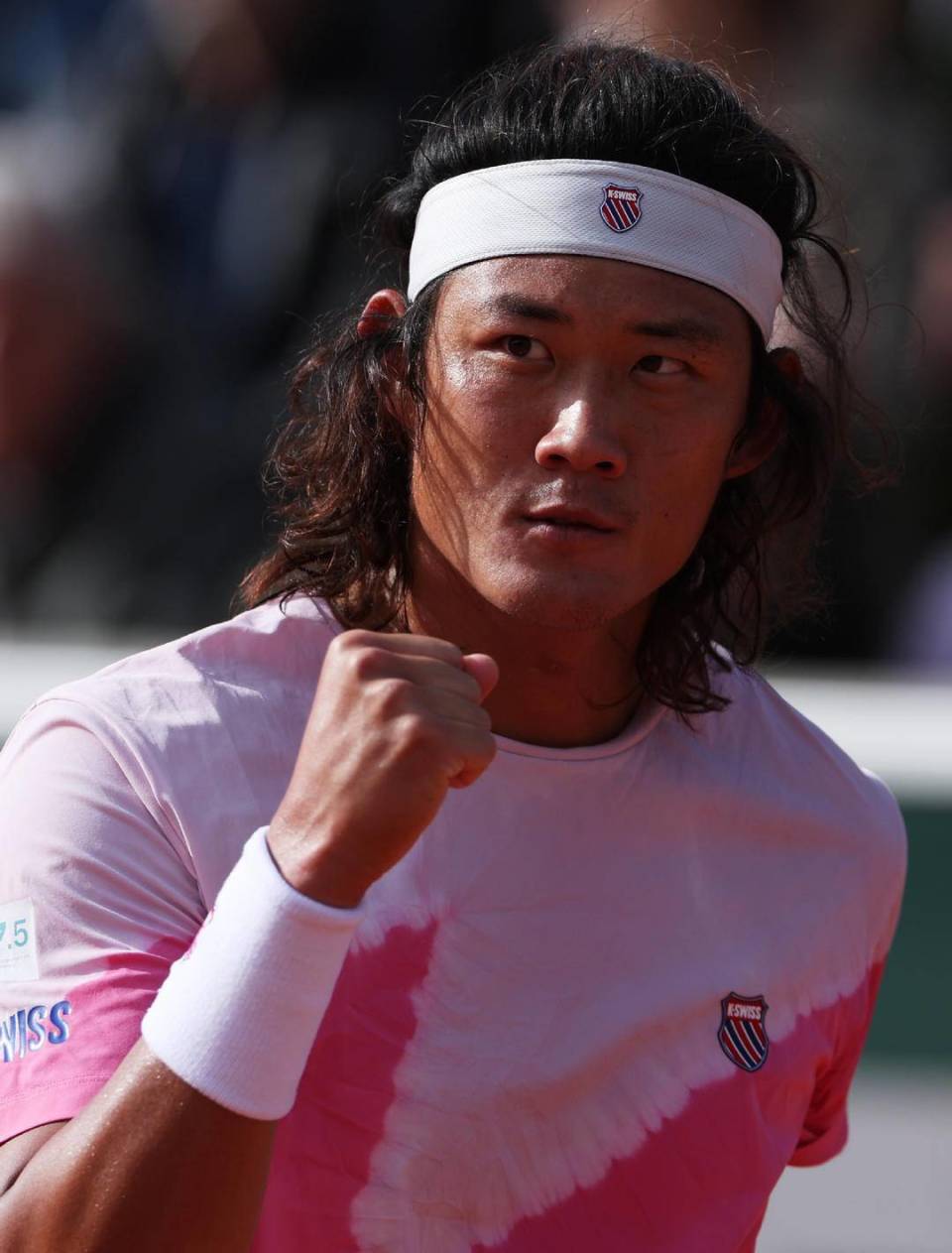 两人此前曾经在温网草地球场交手,张之臻取胜