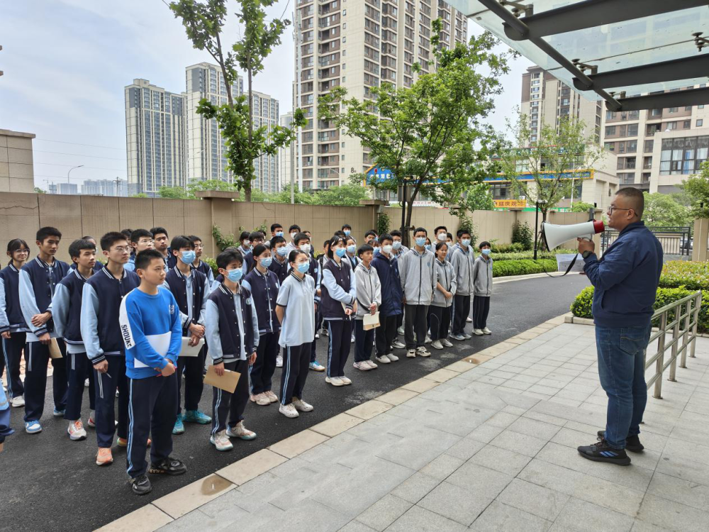 消防安全重于泰山 霞飞路中学(郑州八中管城校区)开展消防安全教育课