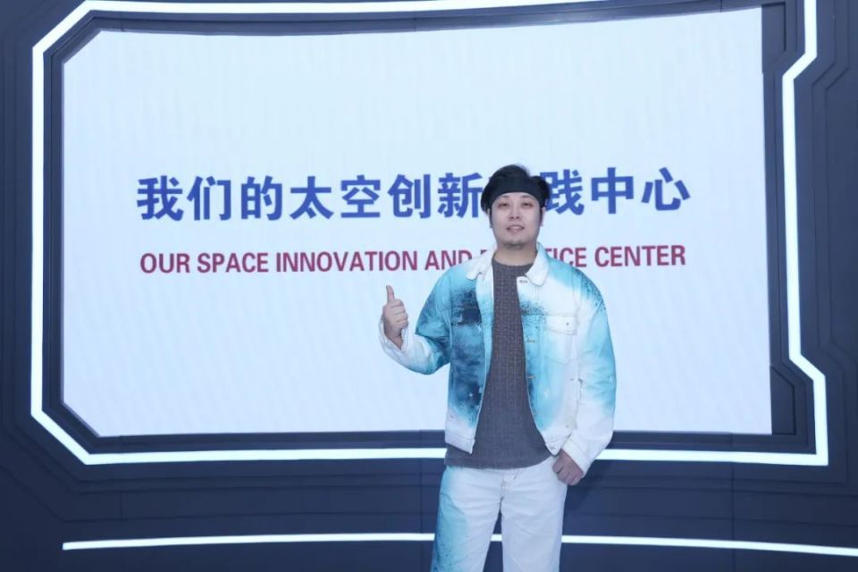 乌合麒麟主创作受邀走进北京航天城_腾讯新闻