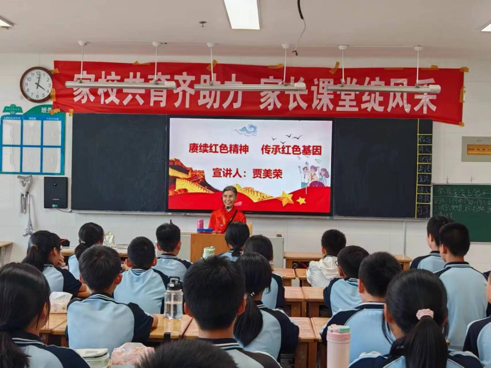 泰安东岳中学邀请全国爱国拥军模范贾美荣到校宣讲