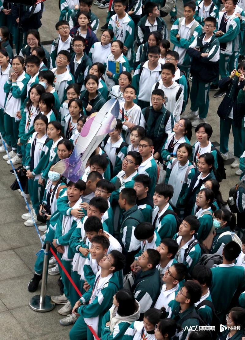 广东实验中学高中部科技节由14大学科教研组,4大科技教练组及高一南山