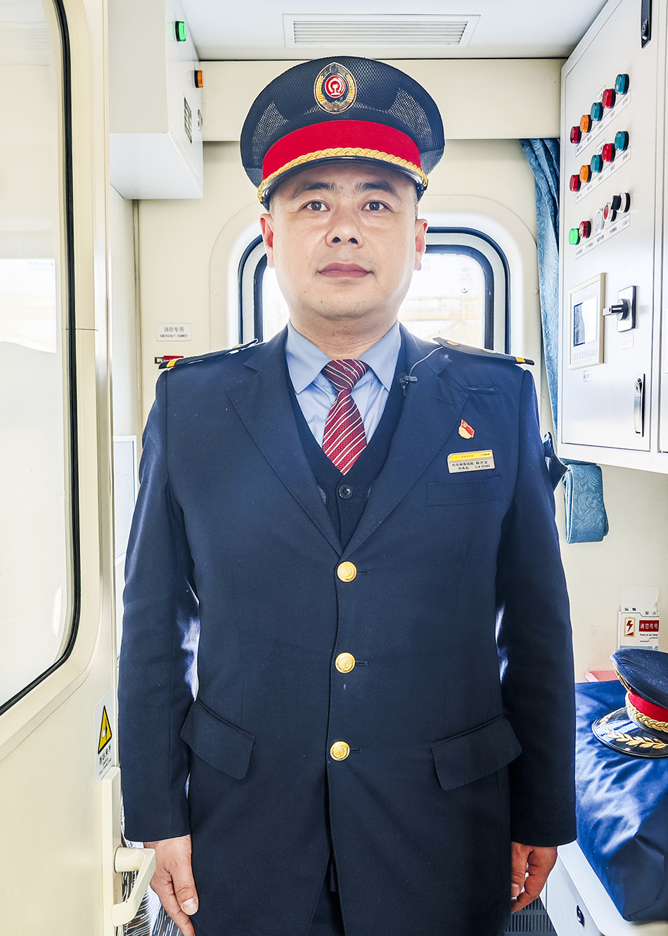 春运旅途,这趟绿皮火车里的人