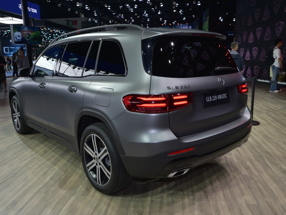 外观和内饰细节进行小改中期改款奔驰glb上市售3119万元起