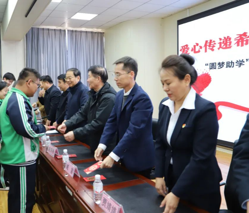 【民生筑企】桦南:情系教育献爱心 捐资助学奉真情_腾讯新闻