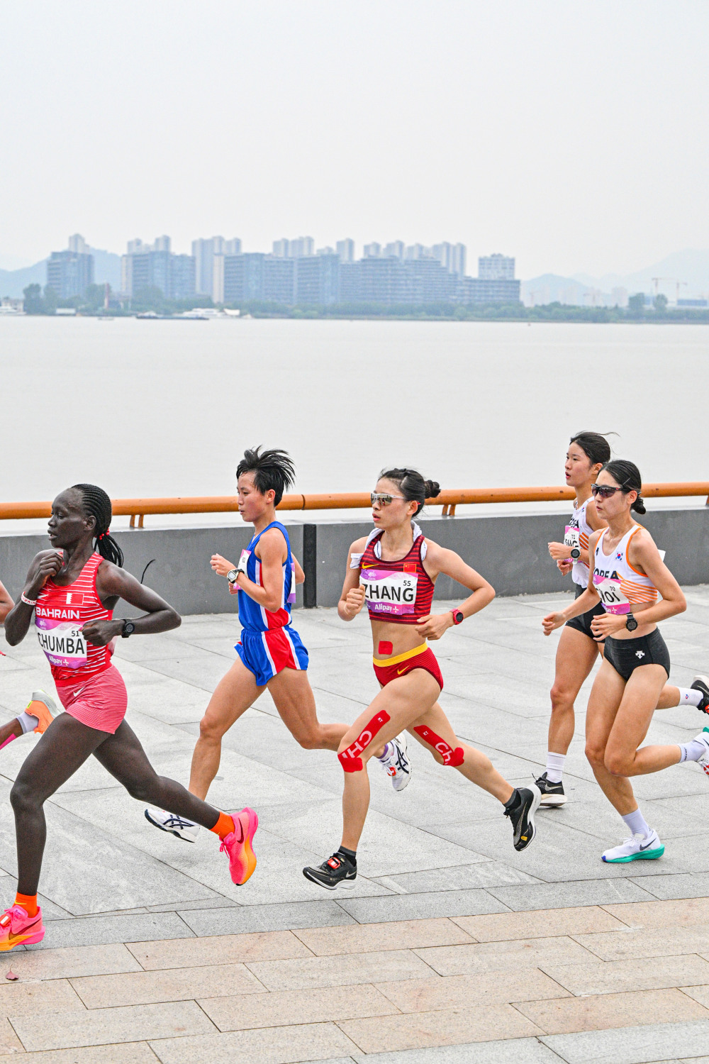 田径——女子马拉松决赛赛况(5)