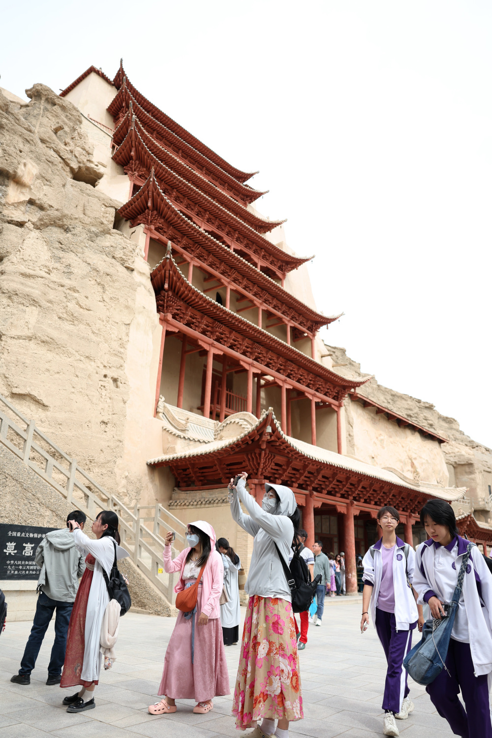 夏日敦煌旅游人气旺