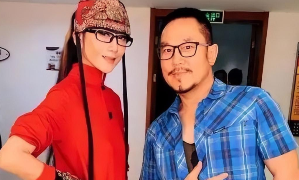 与杨丽萍离婚20年后,前夫刘淳晴毅然回到身边,无儿无女也无妨