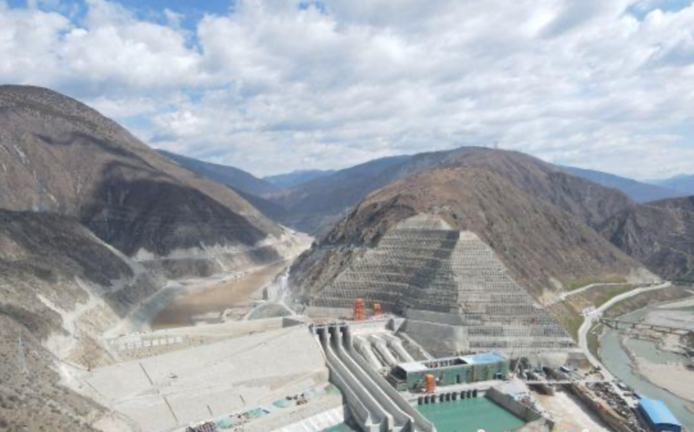 巴塘水电站首台机组转子成功吊装_腾讯新闻