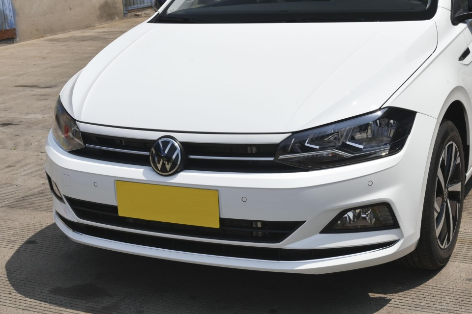 售价方面,定位为小型轿车的上汽大众polo的售价区间为9.09-12.