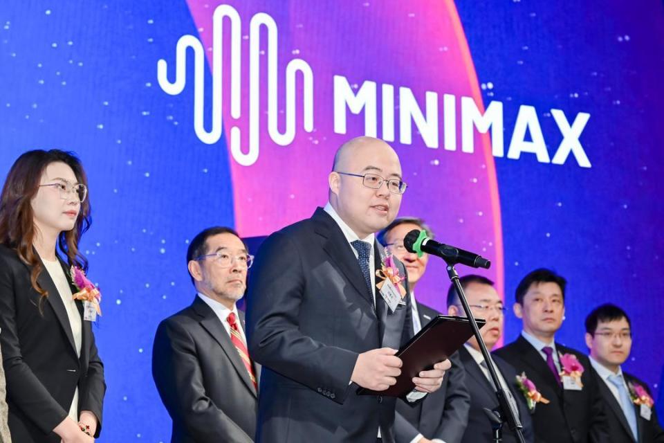 对话CEO｜MiniMax闫俊杰：Token已成核心生产力，AI正在蜕变_腾讯新闻