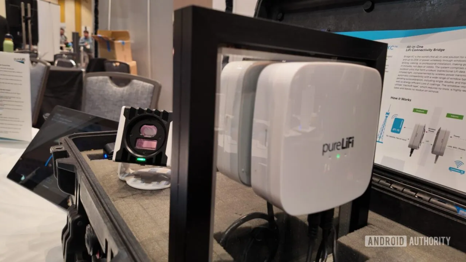 光信号传输 英国厂商pureLiFi在CES展示基于光的LI-FI技术_腾讯新闻