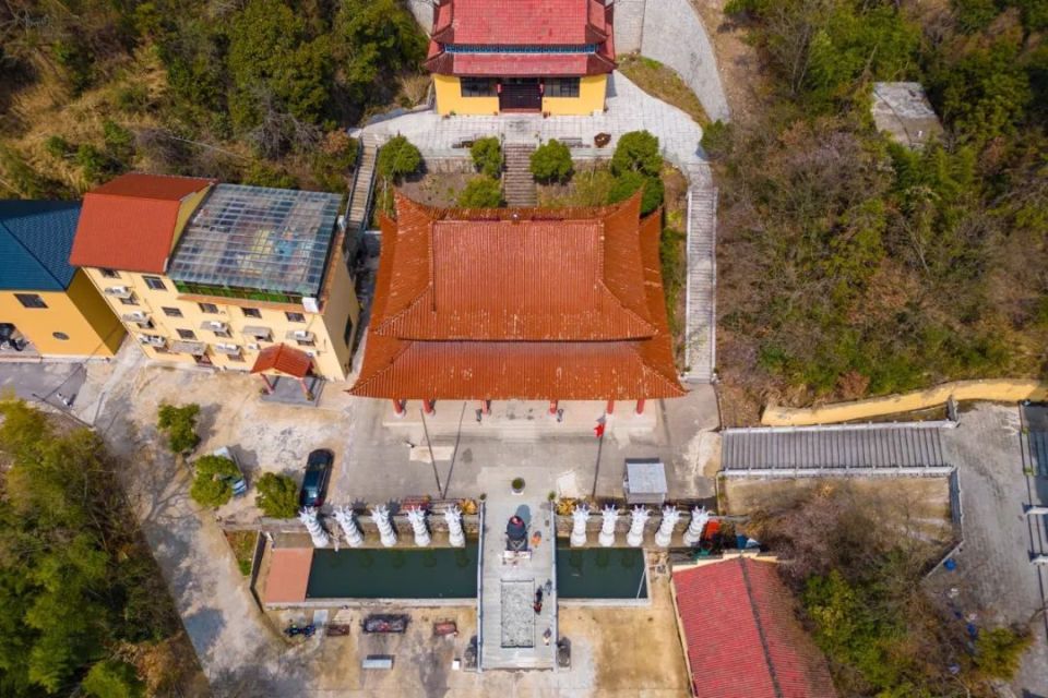 米积村除了樱花红,山顶的天龙寺也颇有故事,还提供便民斋饭_腾讯新闻