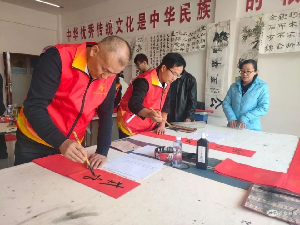 民勤：写春联 送祝福 “文化年货”添年味_腾讯新闻