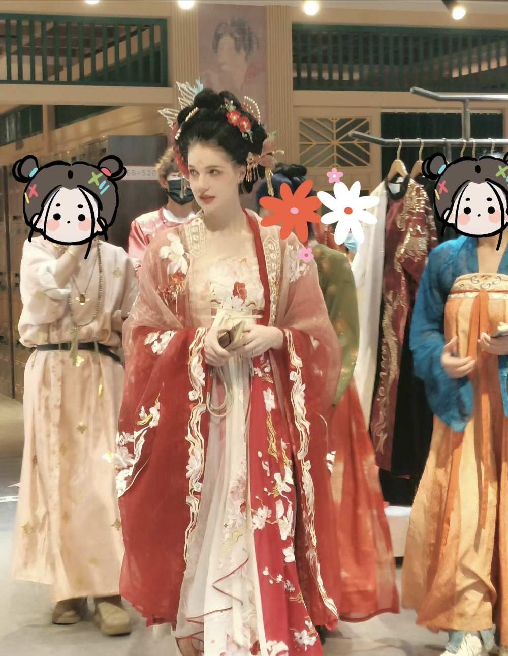 撒贝宁陪妻女体验汉服李白换装惊艳众人像妖猫传的杨贵妃