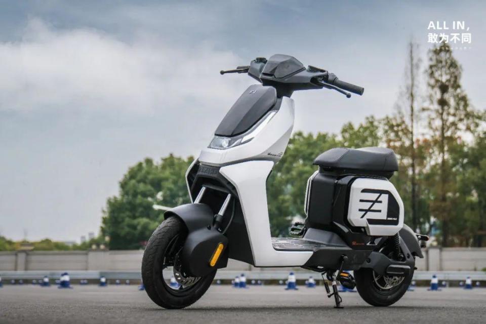 极核首款踏板电自ae2正式发布高端电自市场迎来三足鼎立