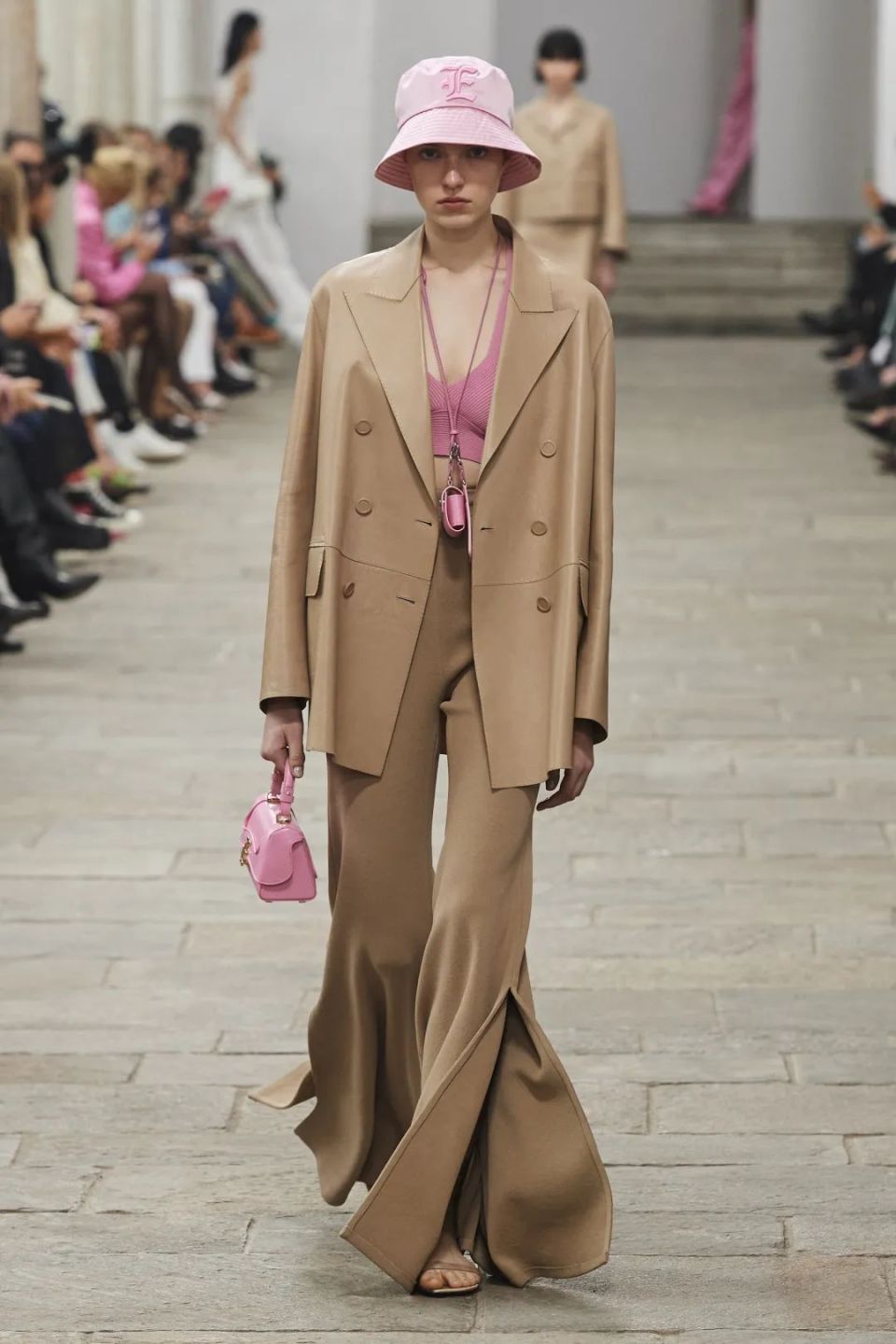 流行色 | 2024秋冬中国关键色——经典褐灰色