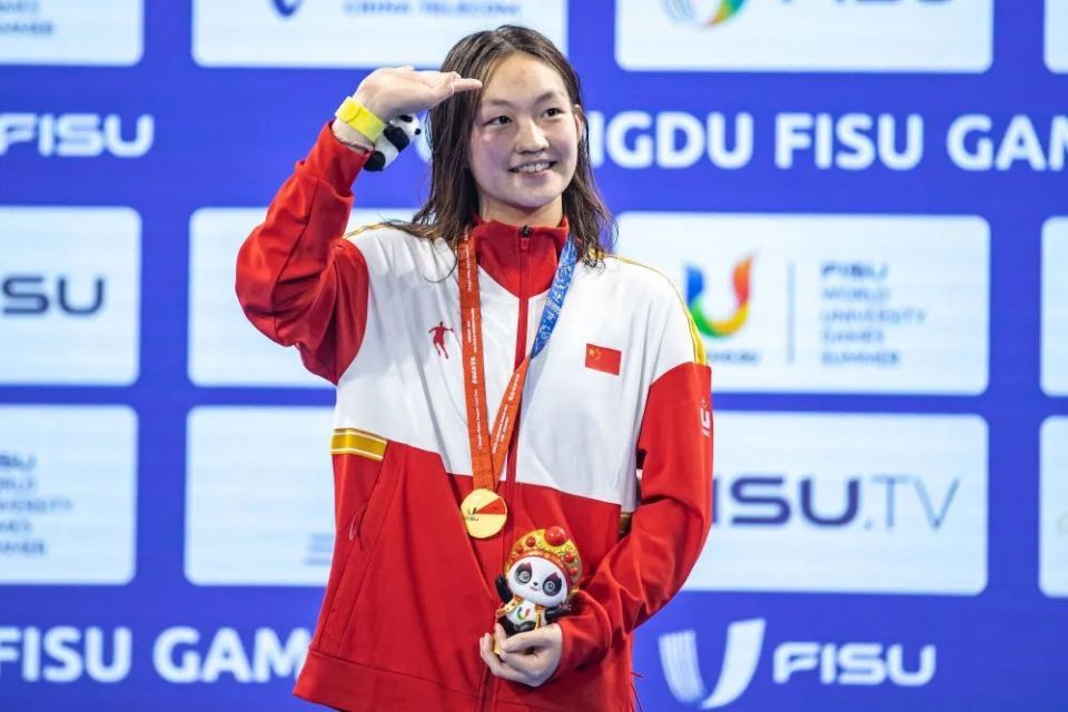 淬炼出这样的李冰洁从巅峰跌落谷底,再登上新巅峰的经历尽量不受外界