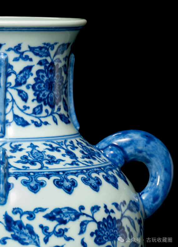 瓷器鉴赏：清乾隆青花缠枝莲花双耳出戟尊