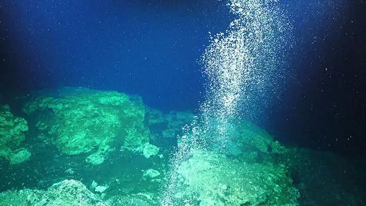 海底冷泉(图片来源:noaa)科学家希望能把小气泡的运动规律应用到更大
