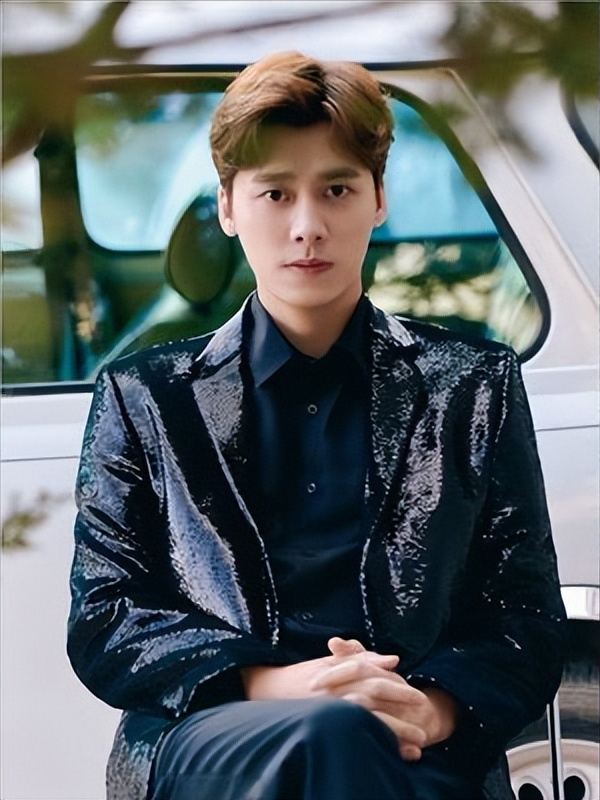 李易峰疑似小号曝光,百万转发背后复出梦碎?账号六日夭折引热议