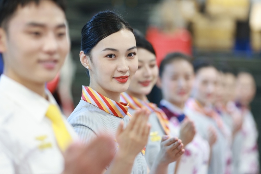 重庆空姐,动姐联手备战暑运_腾讯新闻
