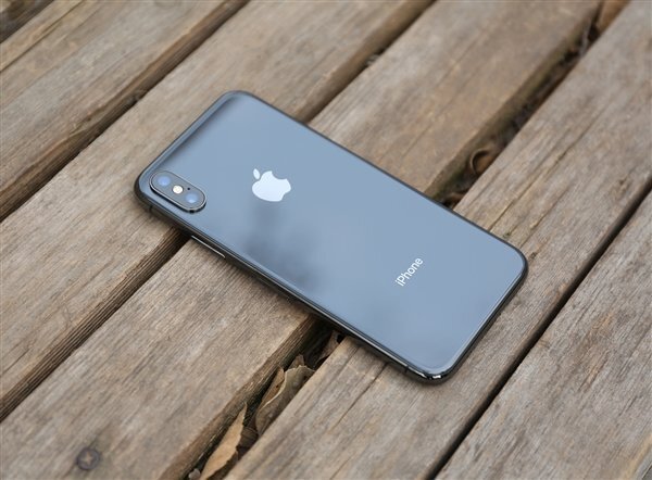 事实上iphone x的性能也并不差,其采用a11芯片,即使现在使用也没有太
