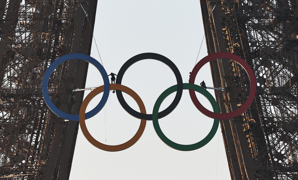 奥运五环亮相埃菲尔铁塔