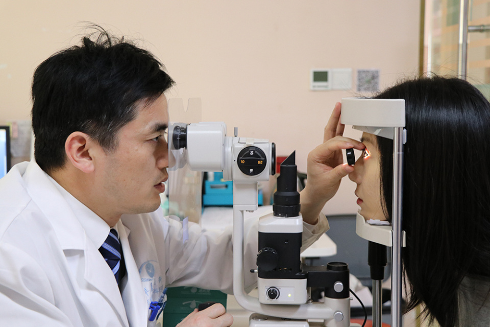 杭州近视手术专家哪个好排名推荐，多位摘镜经验20+年医生 业界 第1张