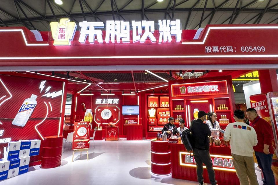 东鹏饮料营收增三成首破百亿上市三年分红30亿林木勤落袋超15亿