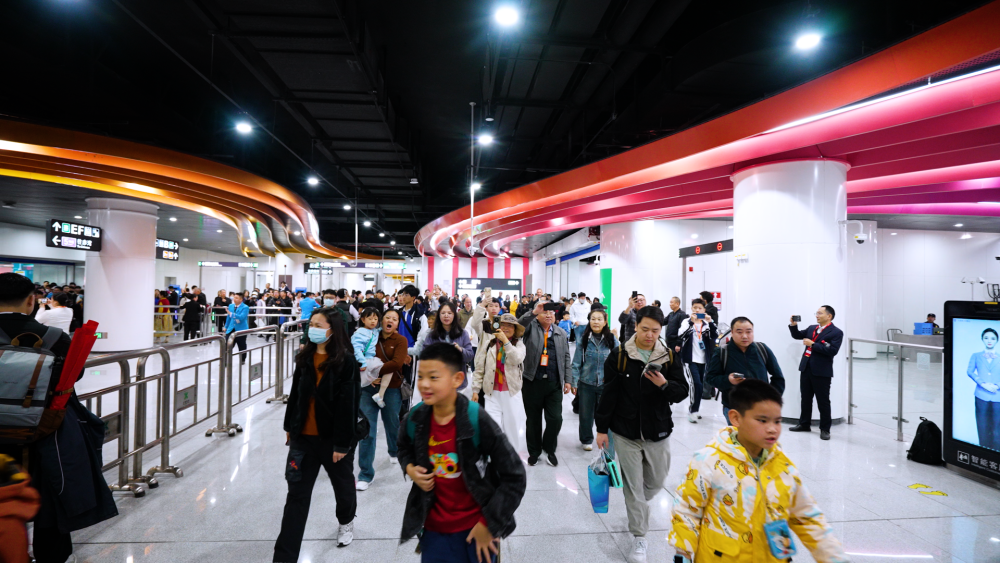 深圳宣布“区区通地铁”！今天一口气开通四条地铁线：5号线西延段、8号线三期、11号线二期红岭南段、13号线一期北段来了！_腾讯新闻