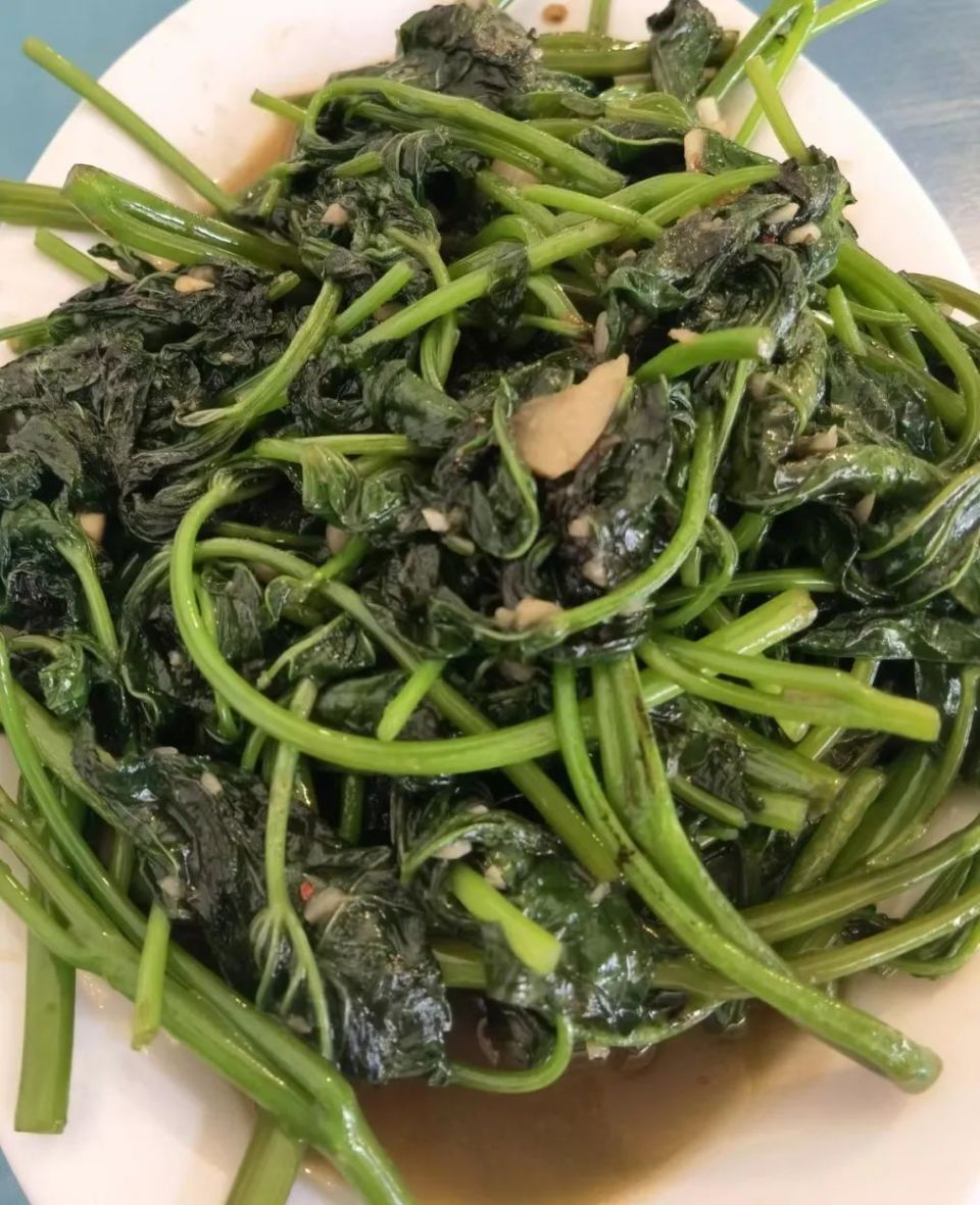 点了一份甜椒肉丝,一份蒜蓉苕尖.味道都不错.