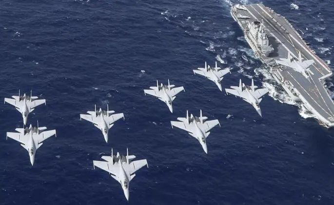 中国双航母杀入日本海 模拟“干掉”美航母？