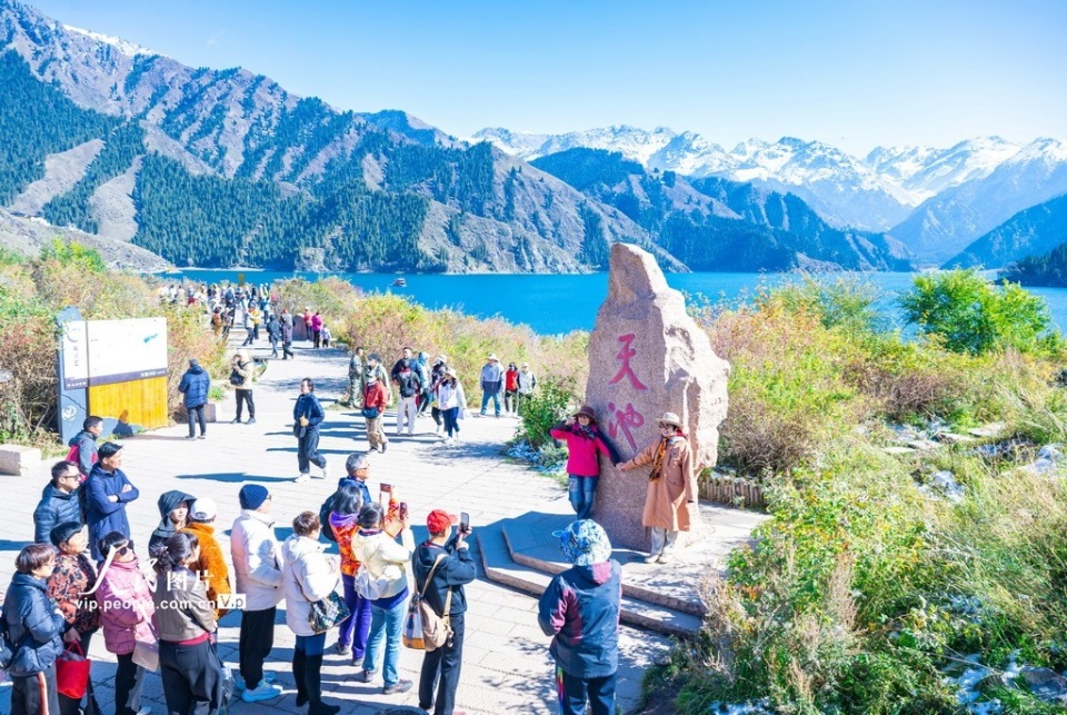 新疆天山天池附近爬山