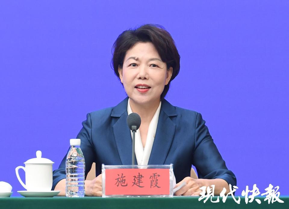 盐城市农业农村局局长施建霞介绍,今年盐城夏粮实现面积,单产,总产"三