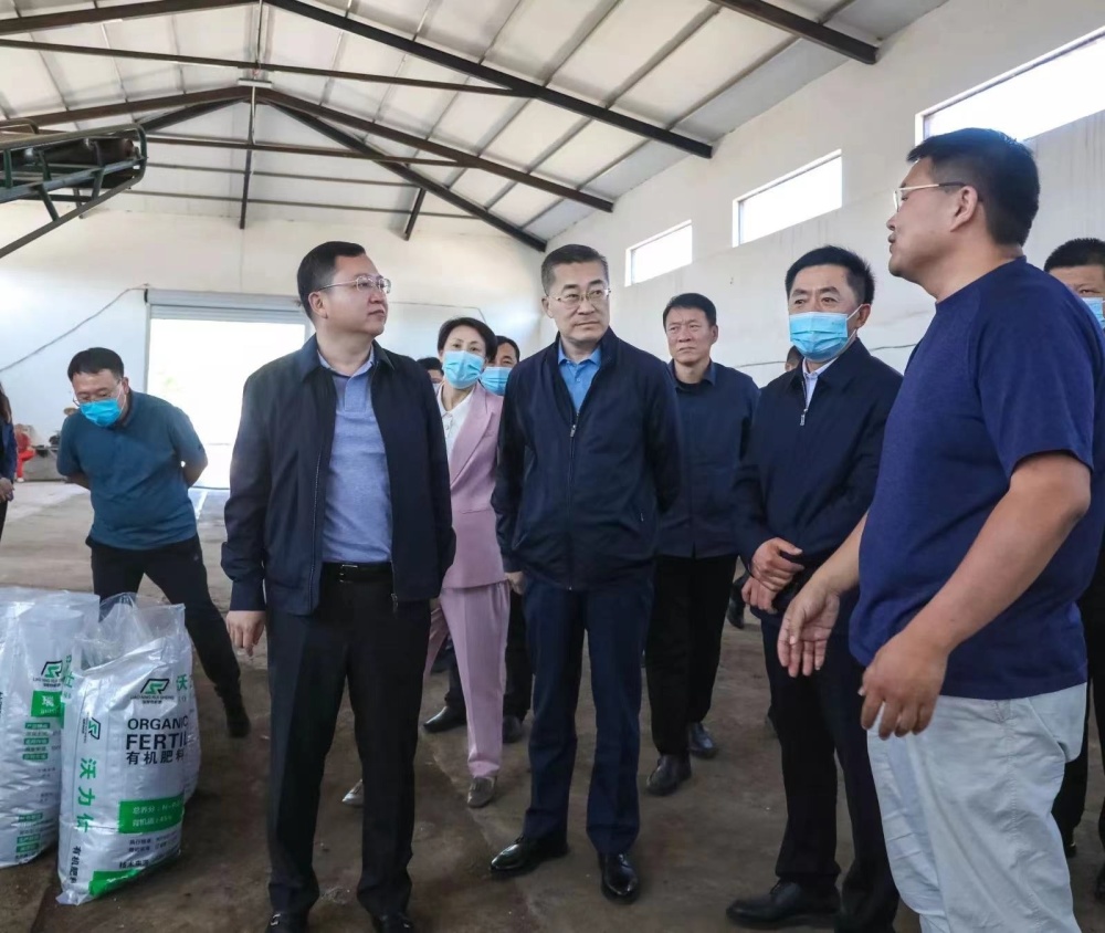 在凌海市,王心宇走进位于余积镇大兴村的锦州市福莱仁科技发展有限