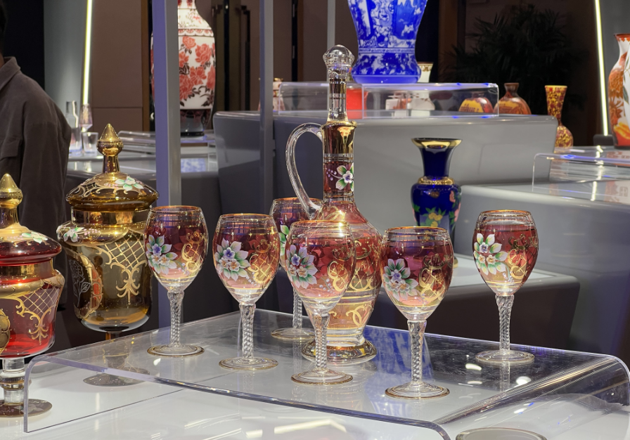 "中国玻璃器皿之都"来京招商!三天推介订单超过15亿_腾讯新闻