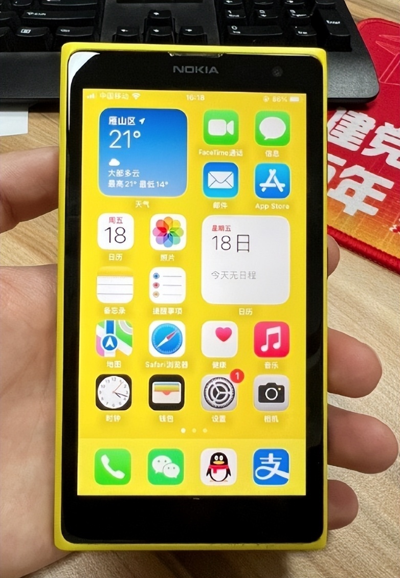 最近,@科技房廠長發微博稱,有人將蘋果 iphone se 3 改造成了諾基亞