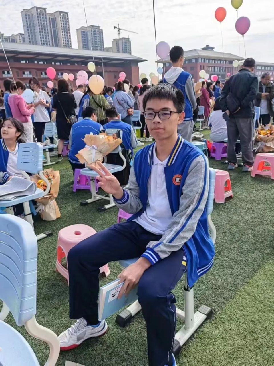 广汉中学曹忠航取得704分优异成绩