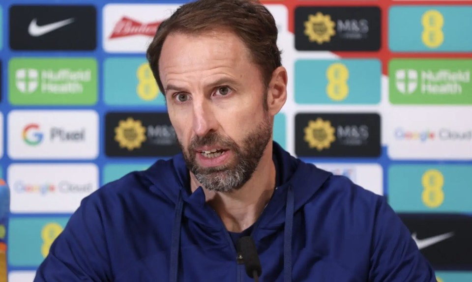 内维尔在播客中支持索斯盖特成为曼联主帅遭到网友怒怼