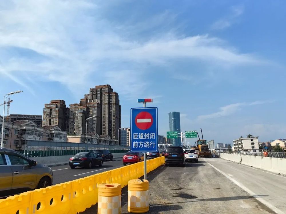 今早出门注意合肥金寨路高架此段开始封闭施工新闻早班车