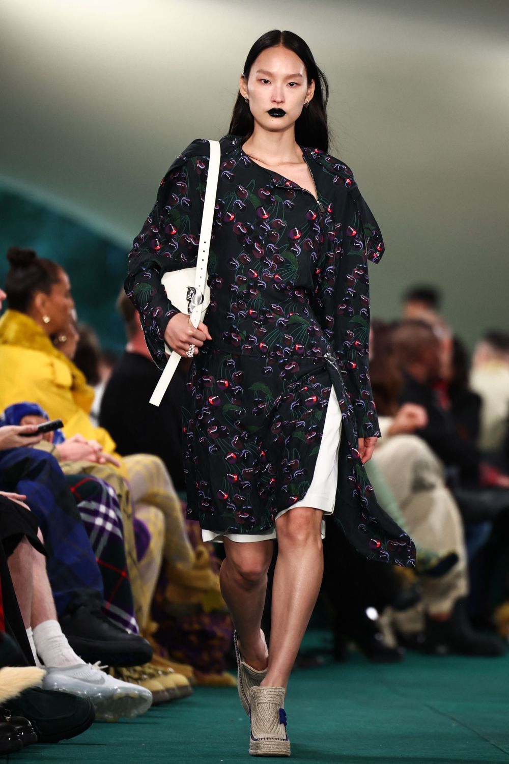 伦敦时装周——博柏利品牌时装秀(2)_腾讯新闻