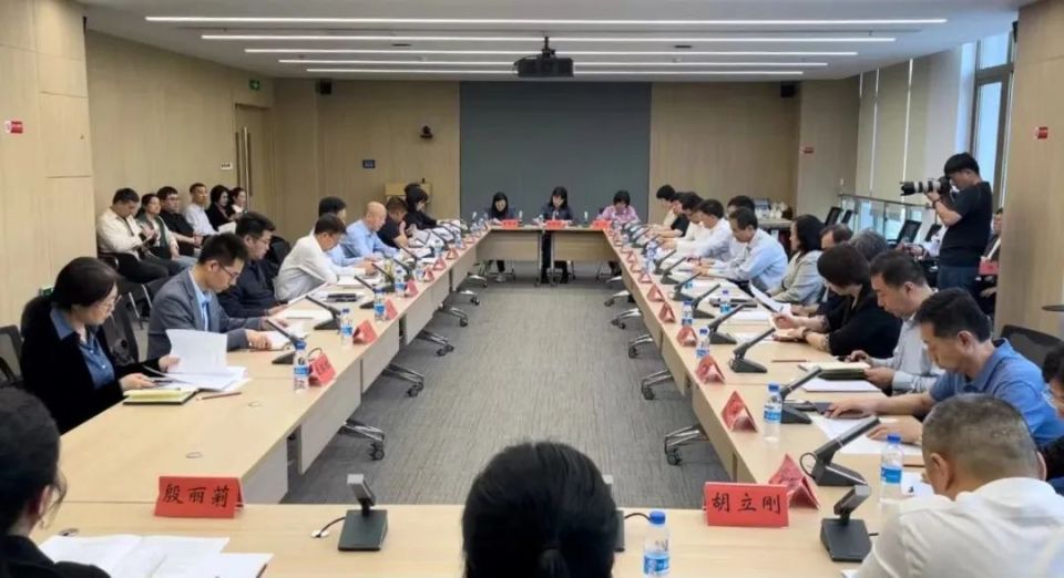 北京市政协调研组赴通州区调研走访4月18日,北京市政协"加强产业协作