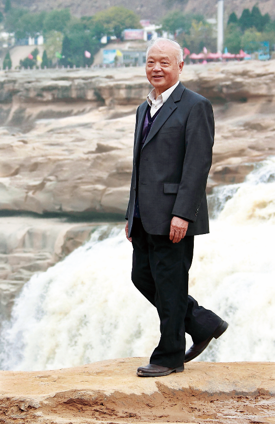 张大可,1940年12月7日生,重庆人