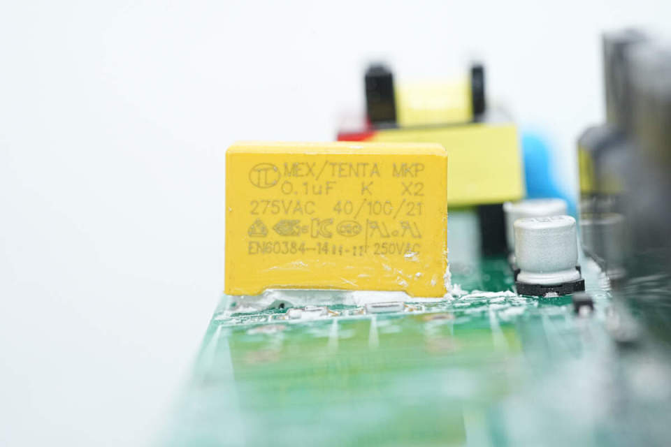 安规x2电容来自tenta天泰,规格为0.1μf.电流互感器用于检测输出电流.