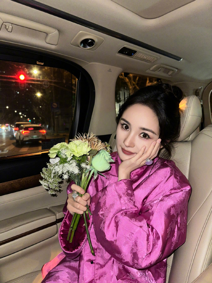 杨幂自曝想学画画的愿望被父母扼杀,因刘亦菲黄晓明而选择北电_腾讯